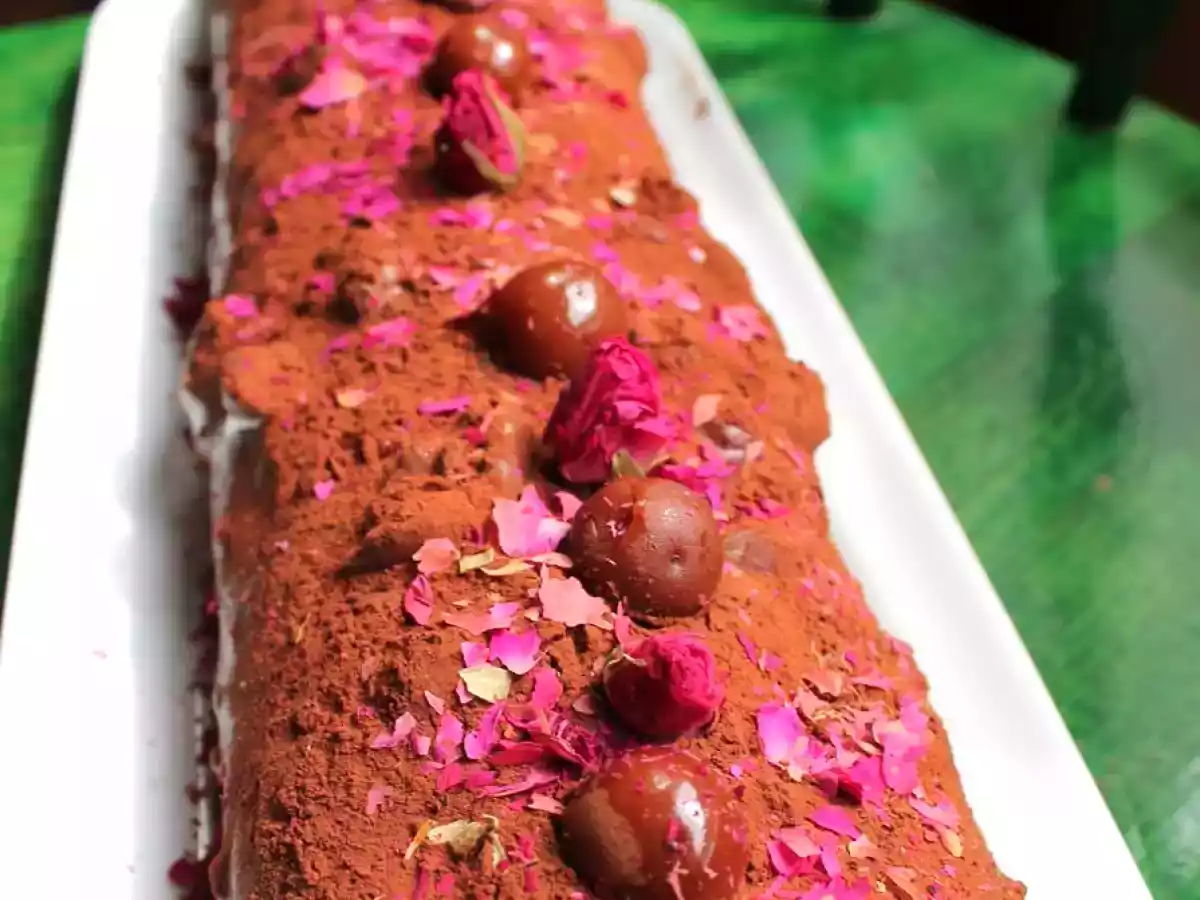 Brazo de Reina de Chocolate con Enguindado