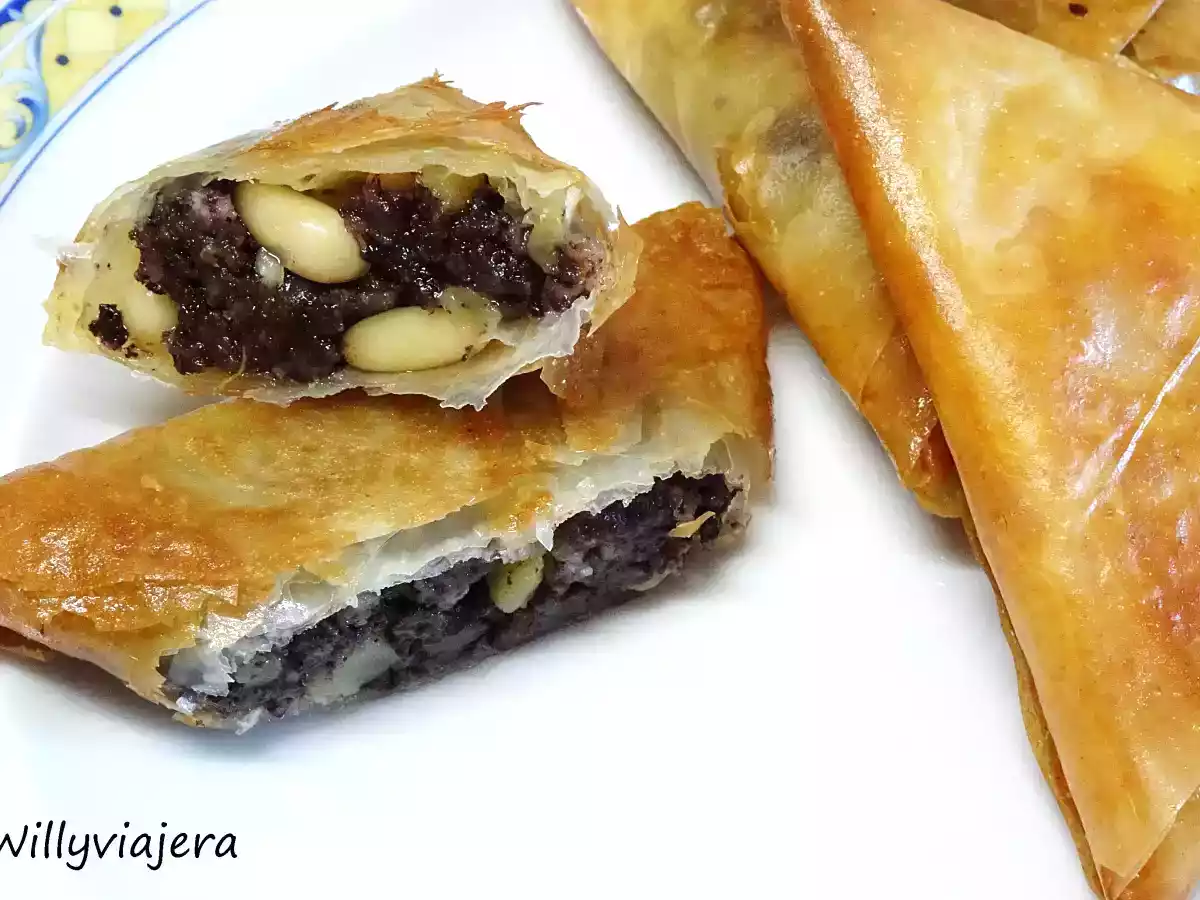 Briouats de morcilla con manzana y de bonito