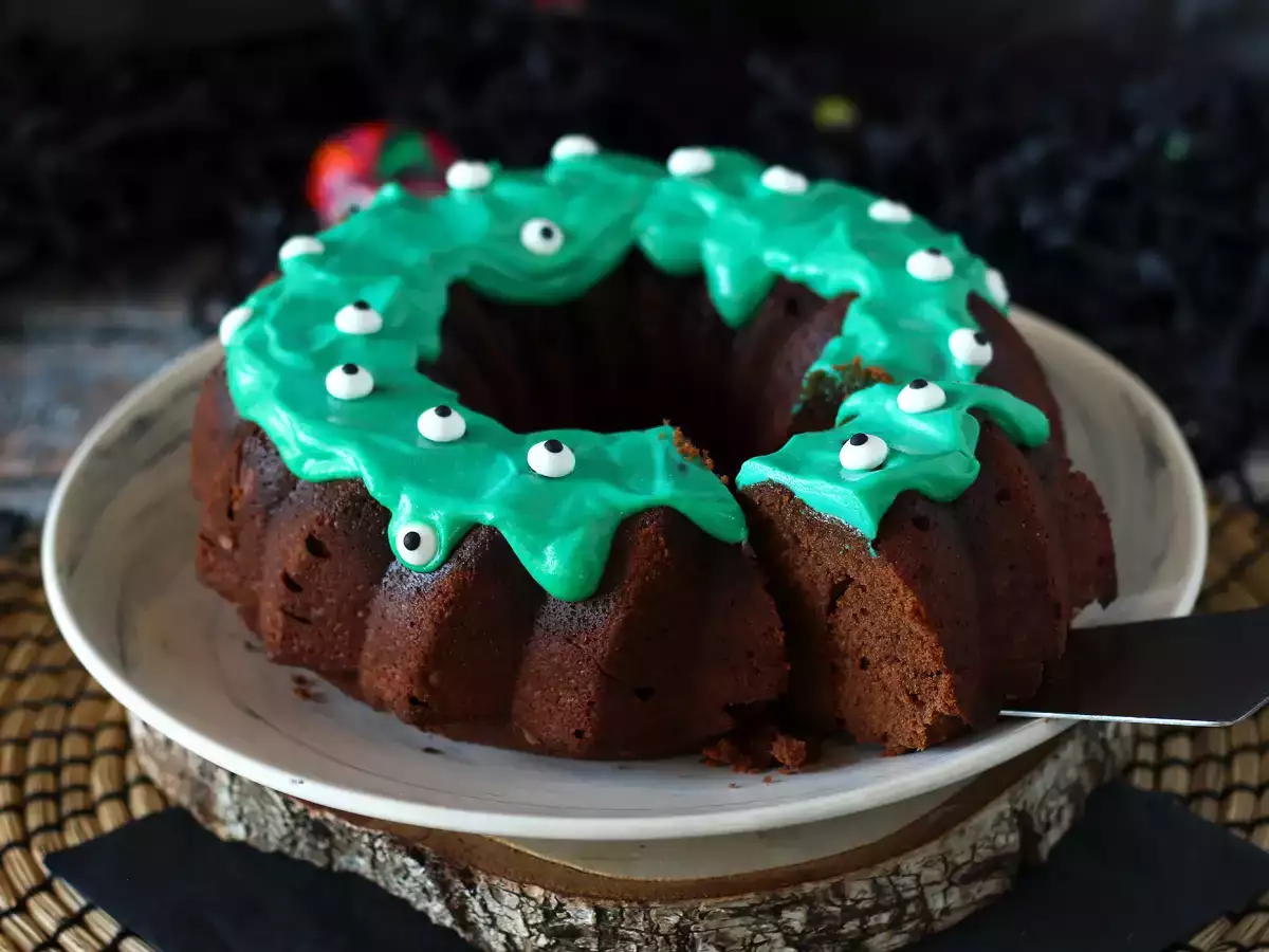 Bundt Cake para Halloween con glaseado terroríficamente divertido