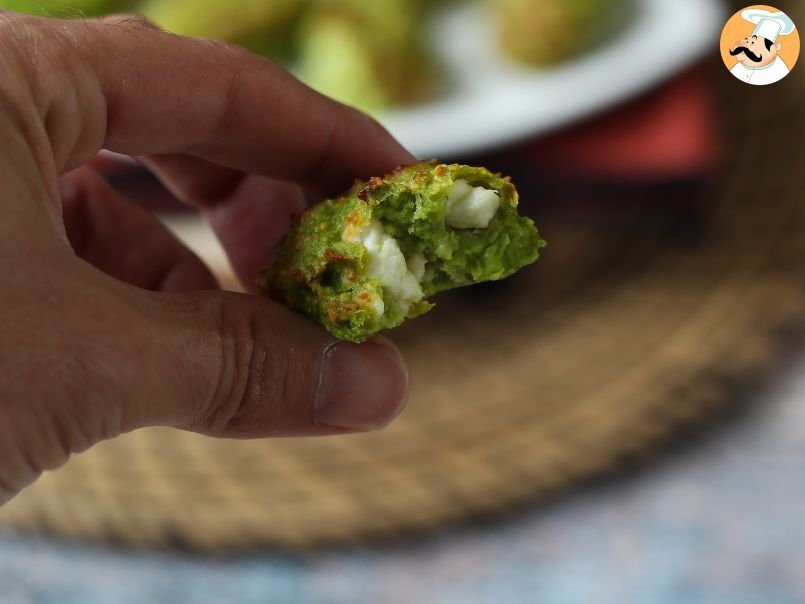 Buñuelos de guisantes, queso feta y menta en freidora de aire - foto 6