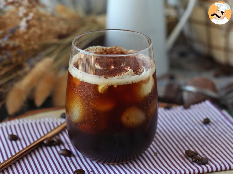 Café helado con sabor a tiramisú