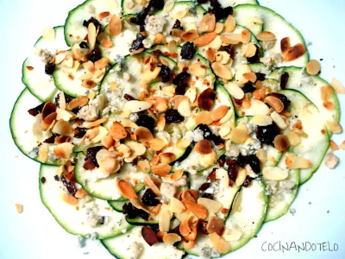 CARPACCIO DE CALABACIN CON CABRALES, PASAS Y ALMENDRAS - foto 4