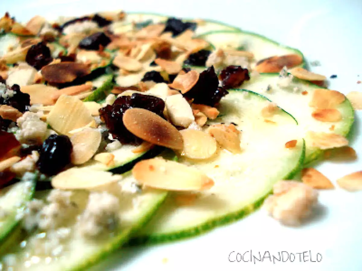 CARPACCIO DE CALABACIN CON CABRALES, PASAS Y ALMENDRAS - foto 5