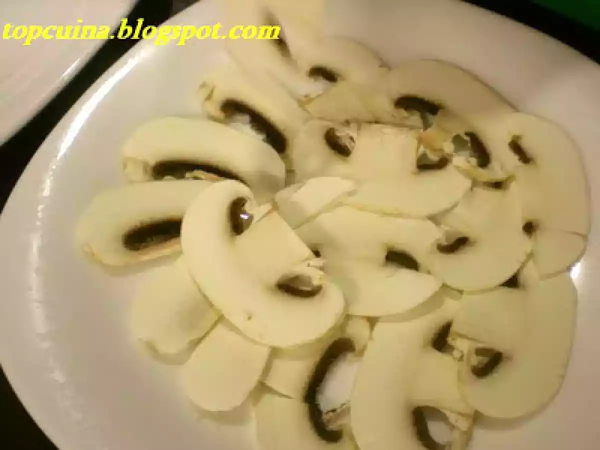 CARPACCIO DE CHAMPIÑONES CON VINAGRETA DE MOSTAZA. - foto 2