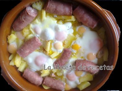 Cazuela de patatas huevos y longanizas - Receta Petitchef