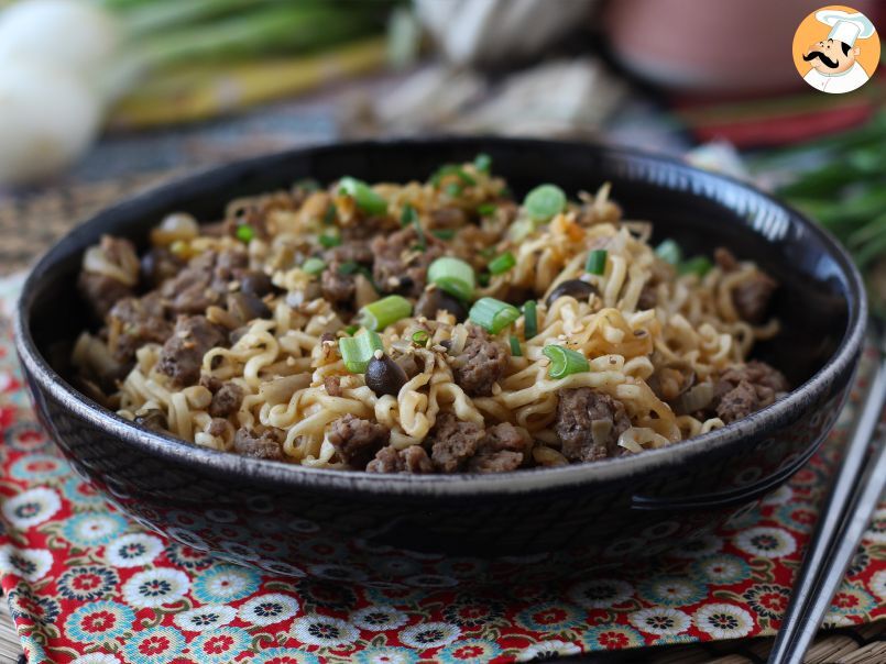 ¿Cómo preparar fideos instantáneos? Receta rápida con ternera y champiñones