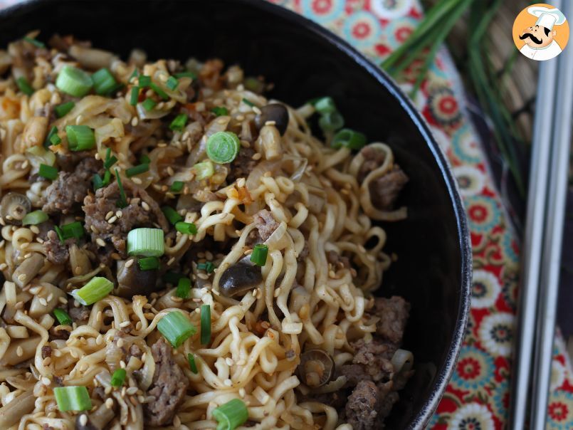 ¿Cómo preparar fideos instantáneos? Receta rápida con ternera y champiñones - foto 4