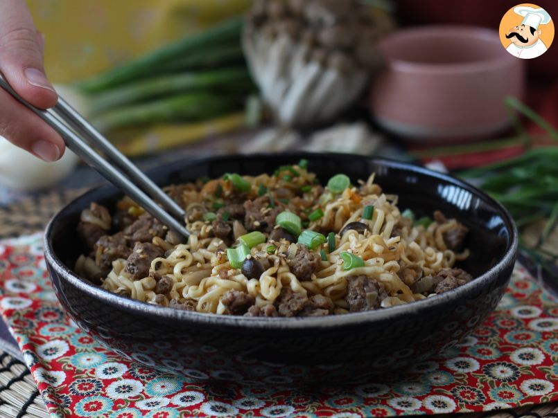 ¿Cómo preparar fideos instantáneos? Receta rápida con ternera y champiñones - foto 5