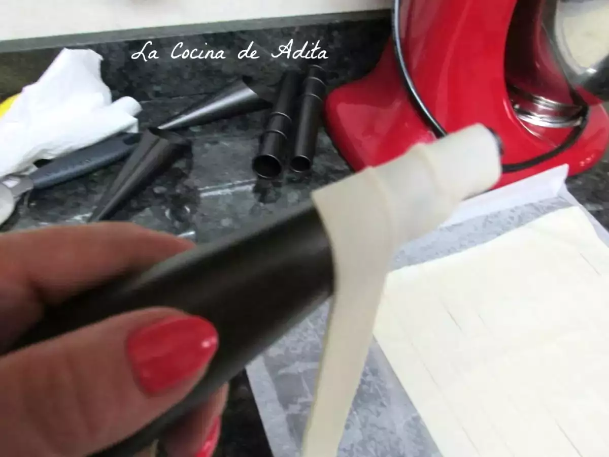 Conos de hojaldre, rellenos de nata - foto 3