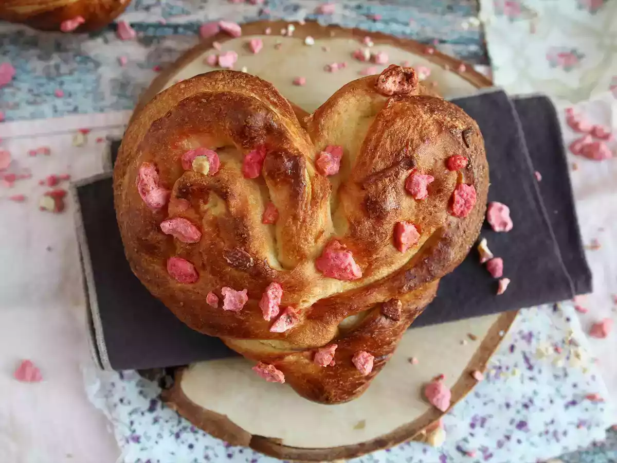 Corazón de brioche para San Valentín, muy tierno y esponjoso - foto 3