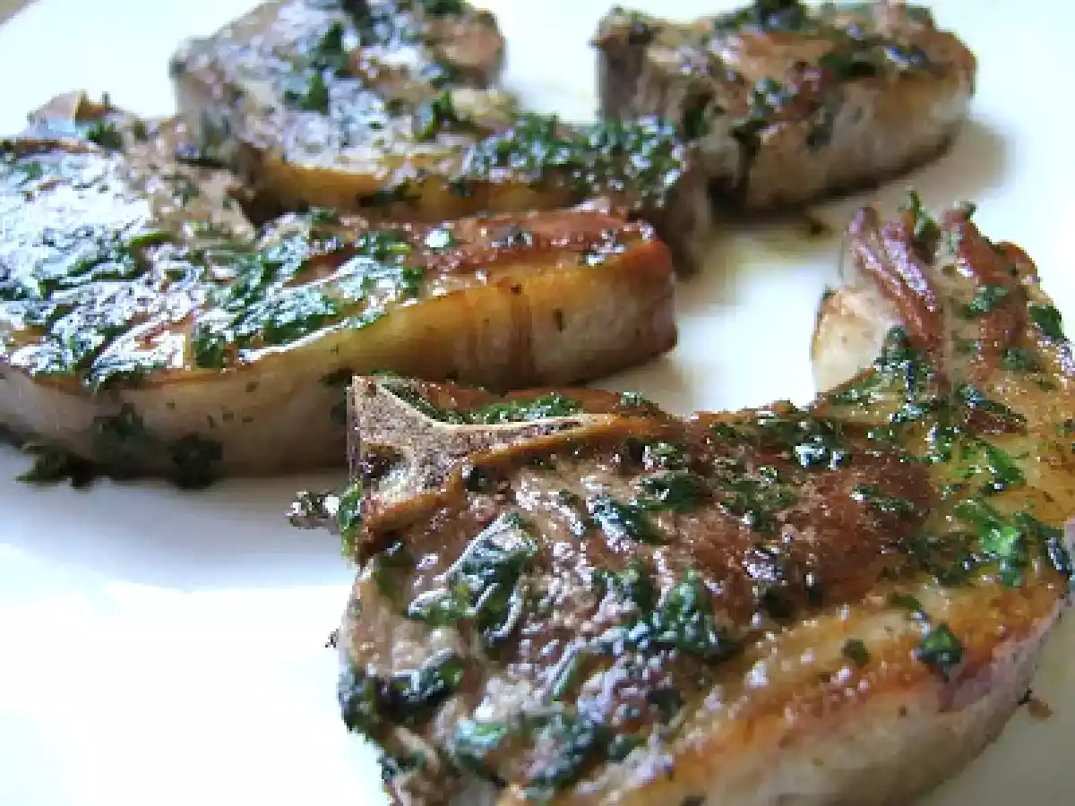 COSTILLAS DE CORDERO A LA MENTA