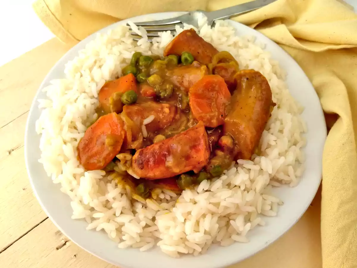 Curry de salchichas