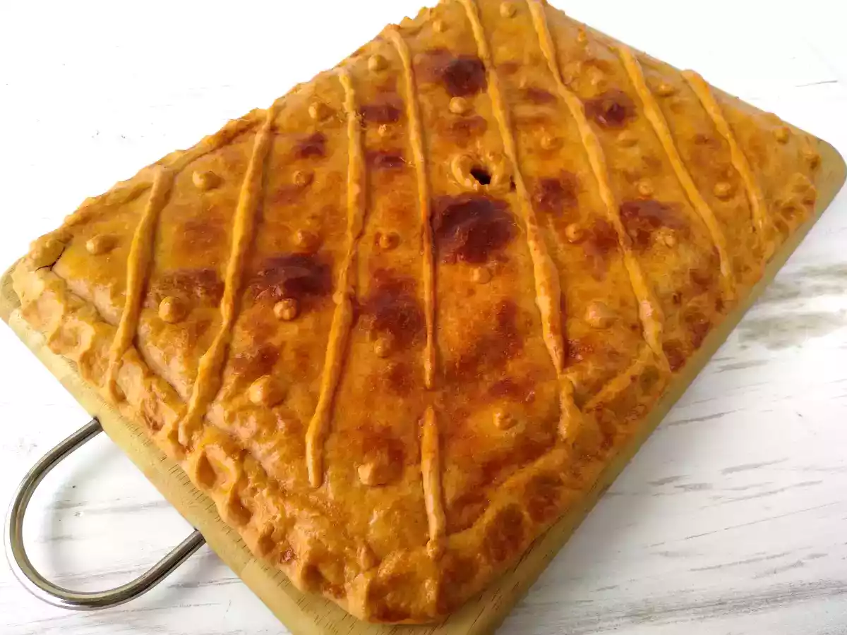 Empanada de atún con masa casera de cerveza {En panificadora y sin levadura}