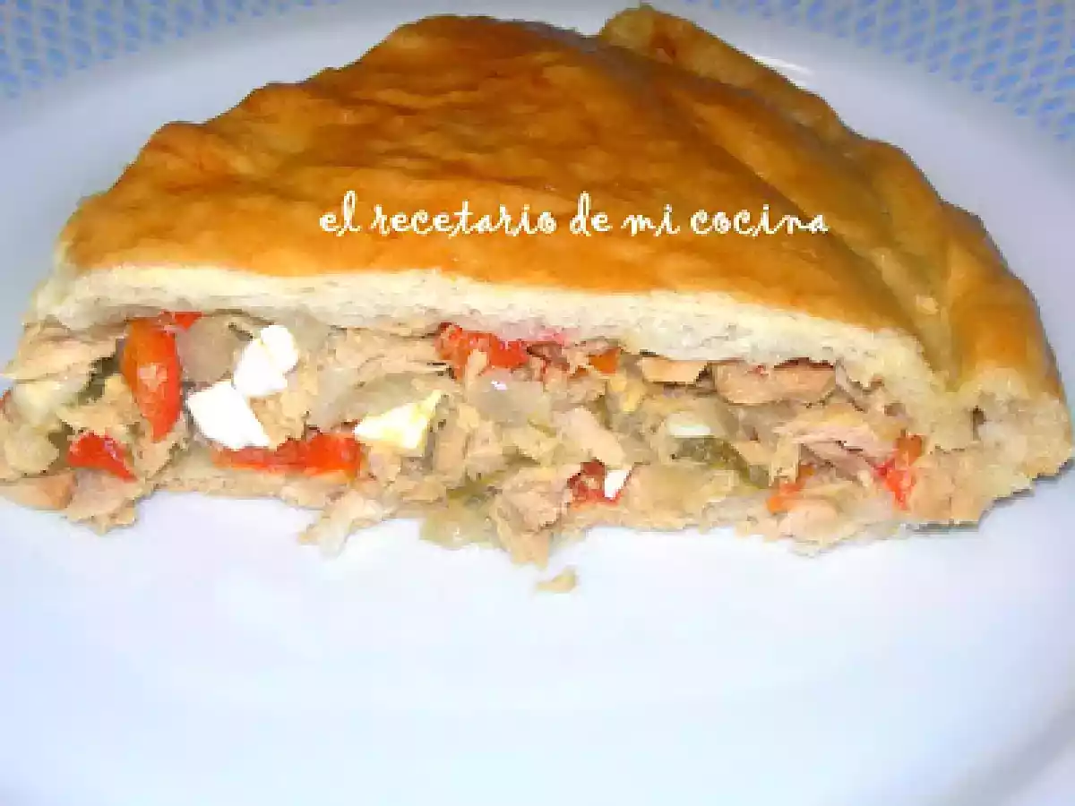 EMPANADA GALLEGA DE BONITO Y PIMIENTOS