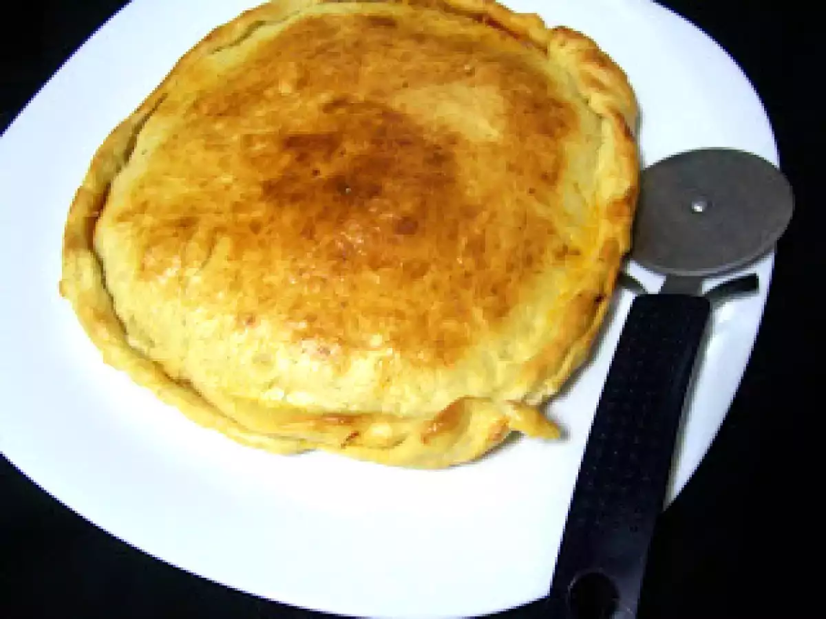 Empanada rellena de pimientos del piquillo