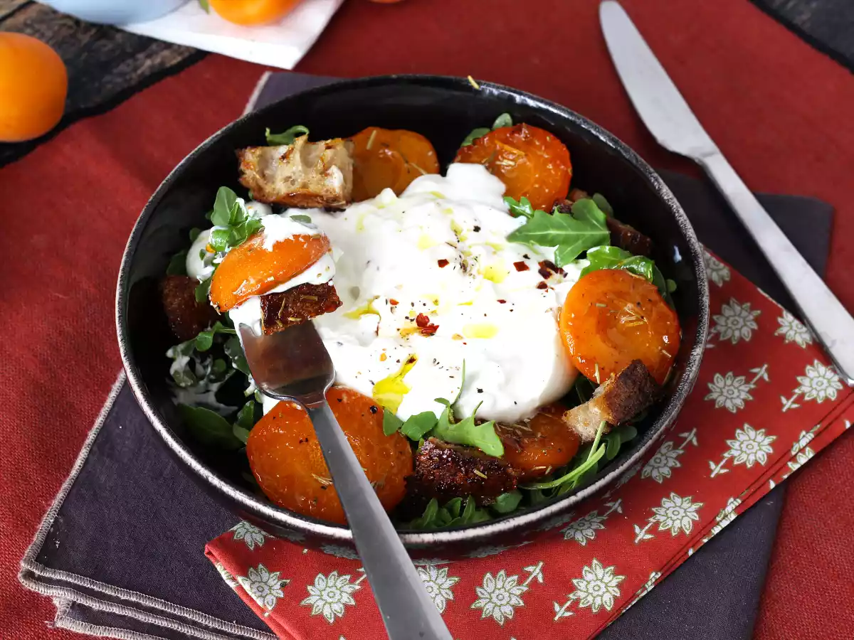Ensalada de albaricoque asado, rúcula y burrata - foto 2