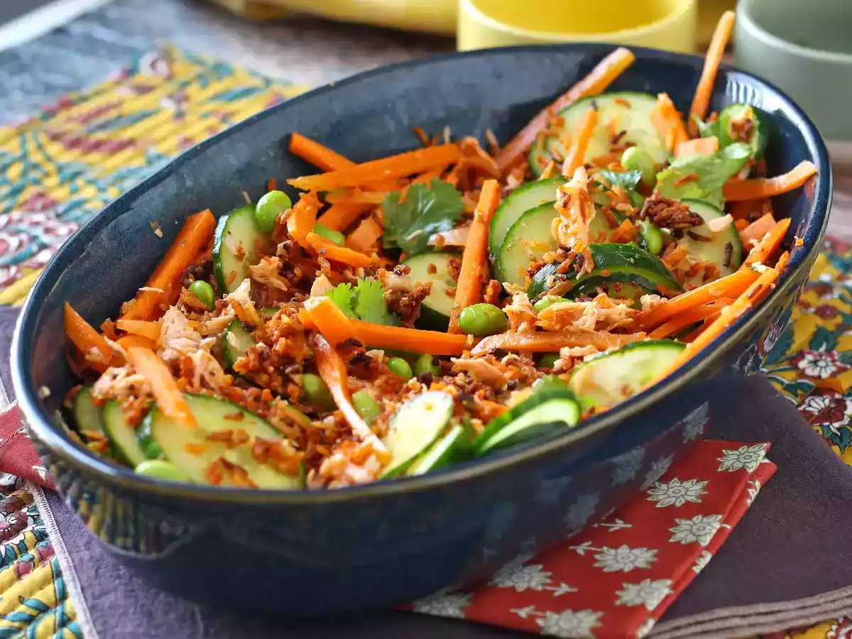 Ensalada de arroz crujiente con salmón y un toque picante - foto 2