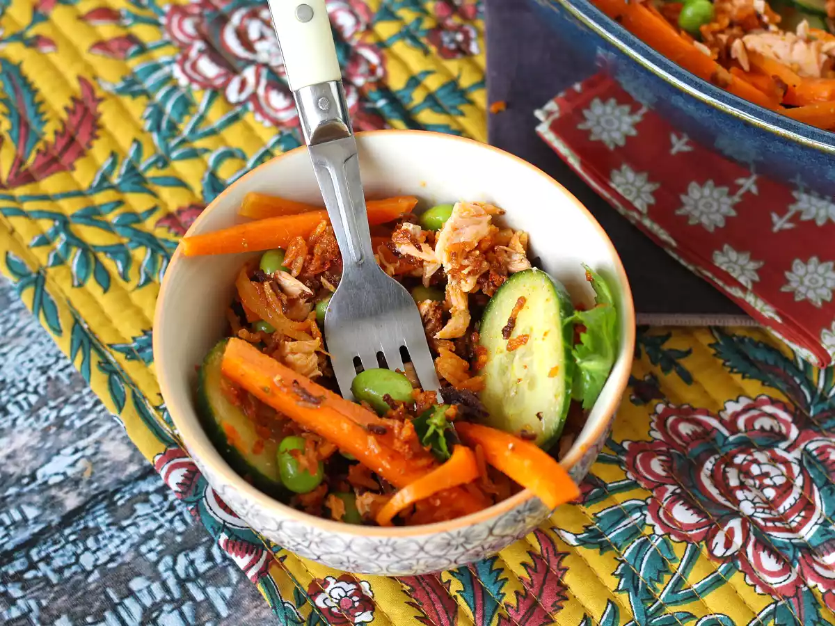Ensalada de arroz crujiente con salmón y un toque picante - foto 3
