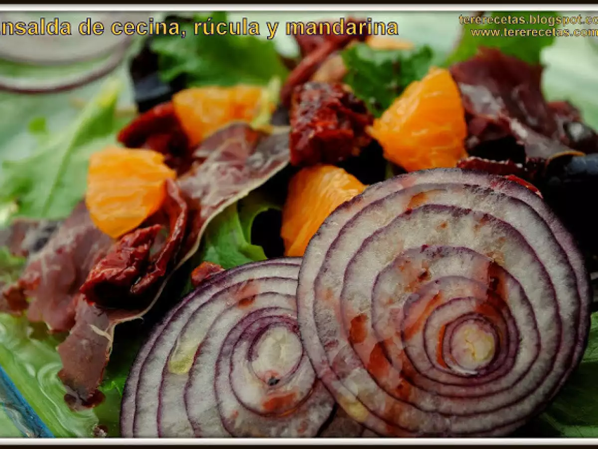Ensalada de cecina, rúcula y mandarina