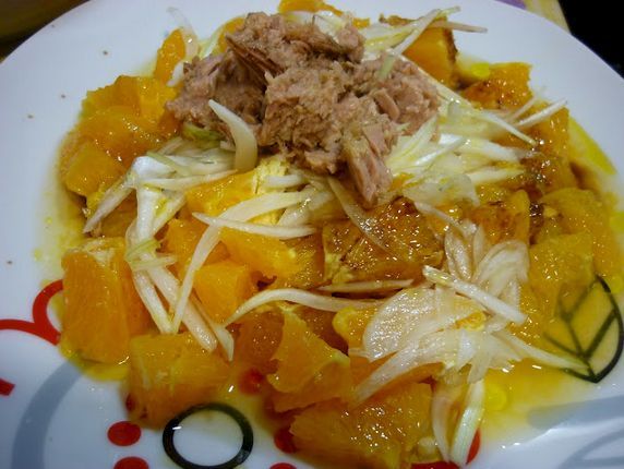 Ensalada de naranja y atún en lata - Receta Petitchef