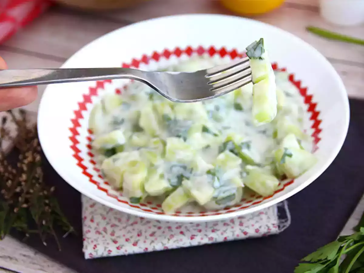 Ensalada de pepino y salsa de yogur - foto 4