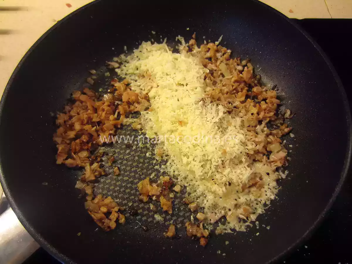 Espaguetis con crema de bacon y queso - foto 5