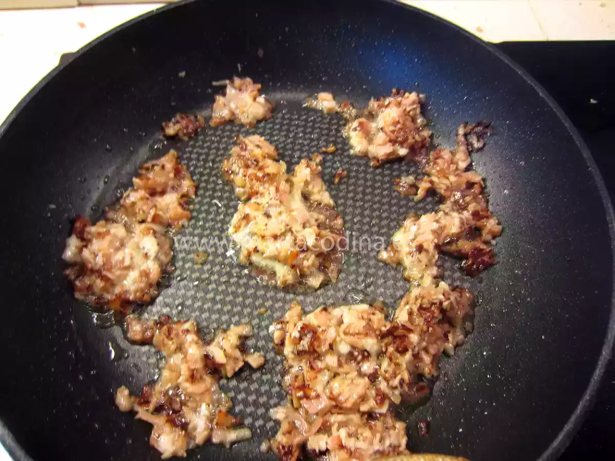 Espaguetis con crema de bacon y queso - foto 6