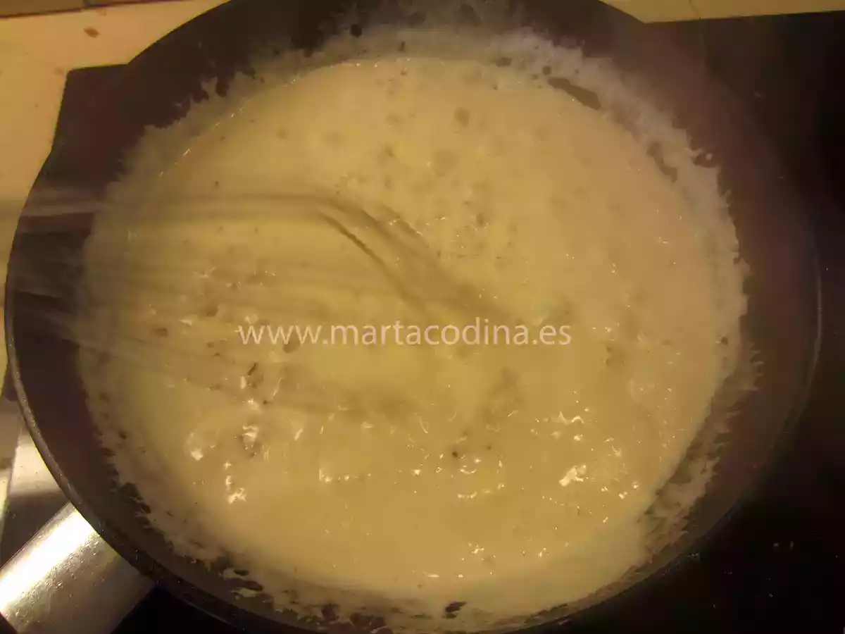 Espaguetis con crema de bacon y queso - foto 8