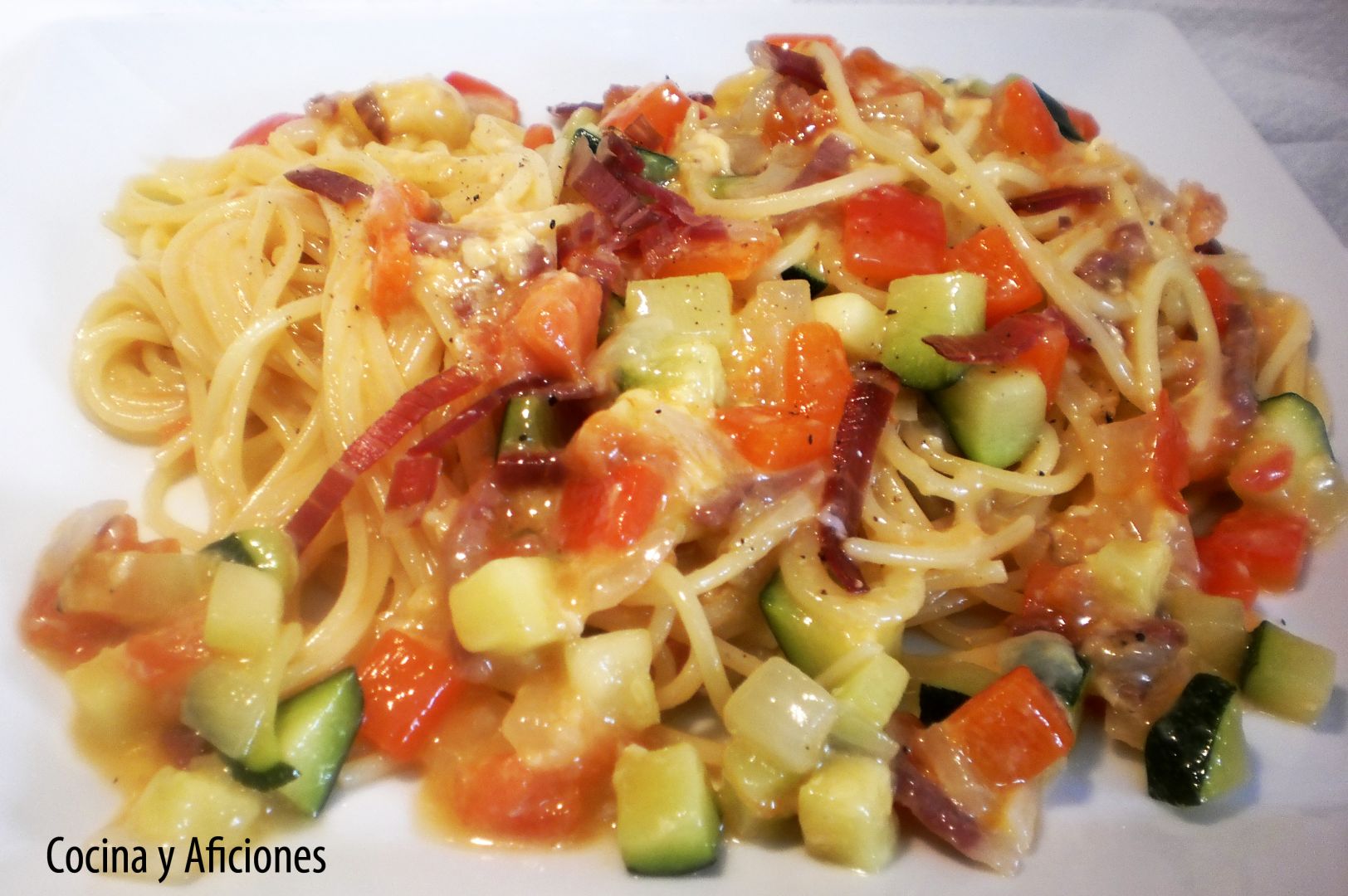 Espaguetis en carbonara vegetal y jamón ibérico, receta - Receta Petitchef