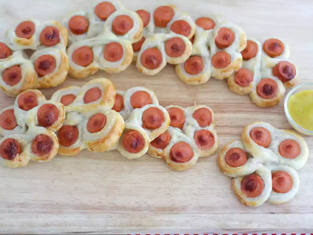 Flores de hojaldre y salchicha - foto 4