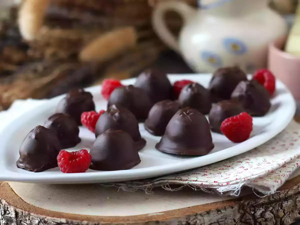 Franuí caseros: mini bombones de frambuesa con cobertura de chocolate - foto 3