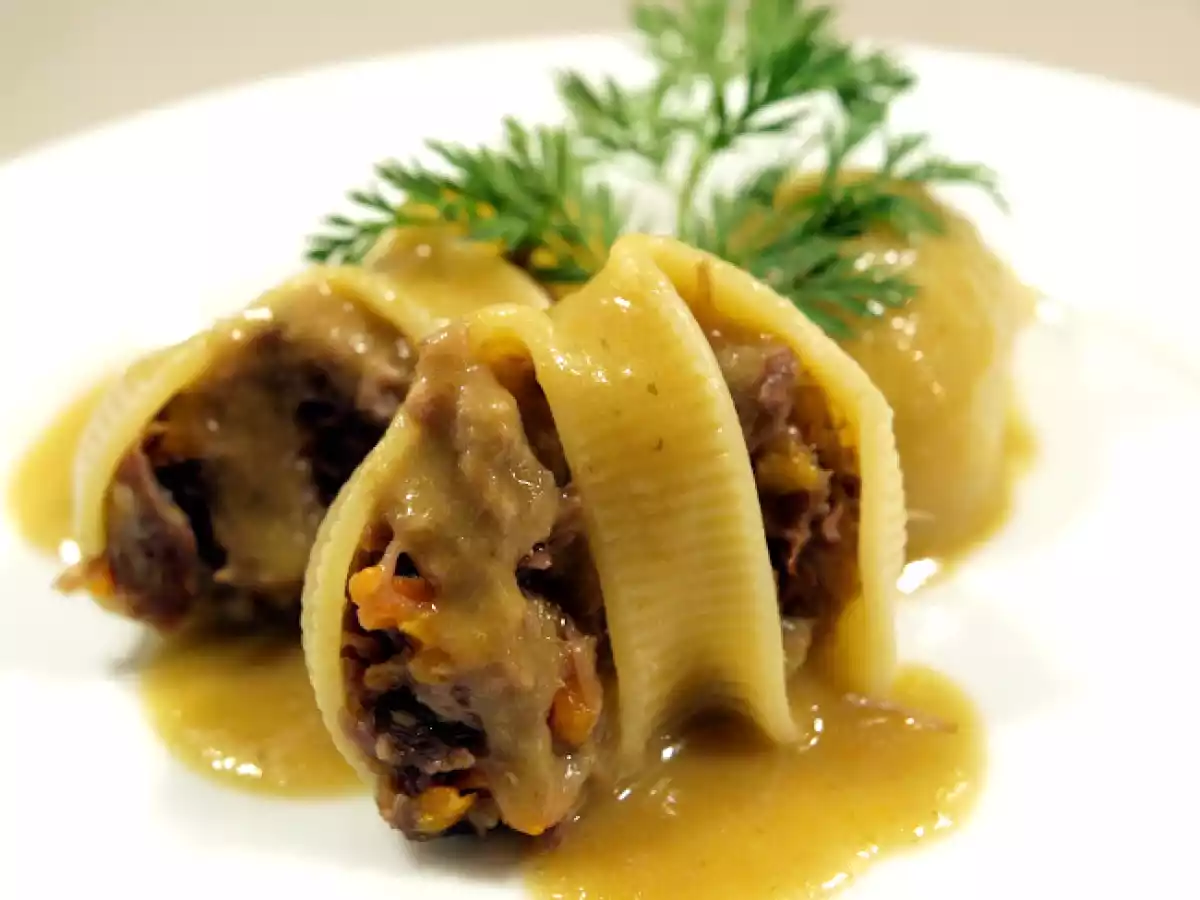 Galets farçit de galtes de porc ( Galets rellenos de carrilleras de cerdo)