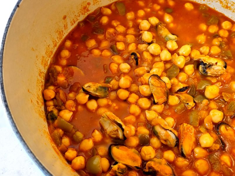 Garbanzos con mejillones, guiso de invierno