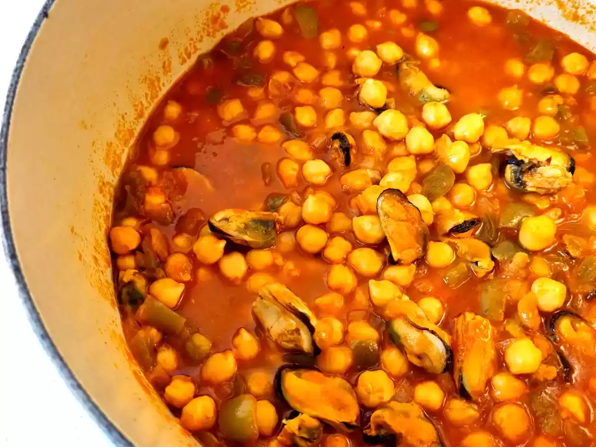 Garbanzos con mejillones, guiso de invierno