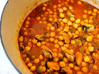 Garbanzos con mejillones, guiso de invierno