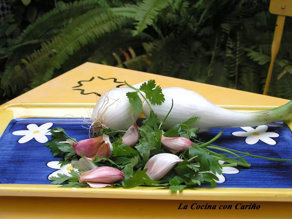 Garbanzos con Sepia (Chocos) en salsa verde - foto 2