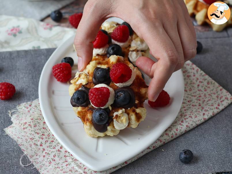 Gofres de fruta, chocolate y nata montada - foto 4