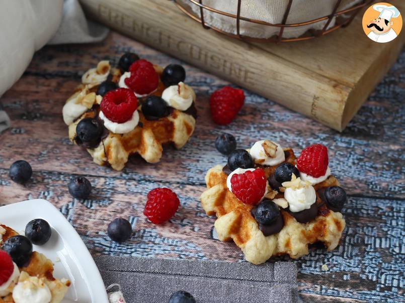 Gofres de fruta, chocolate y nata montada - foto 6