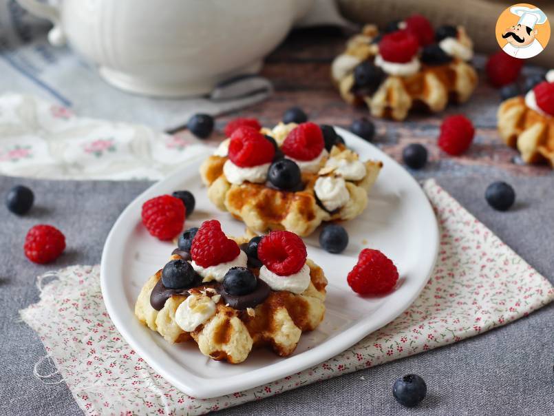 Gofres de fruta, chocolate y nata montada - foto 7