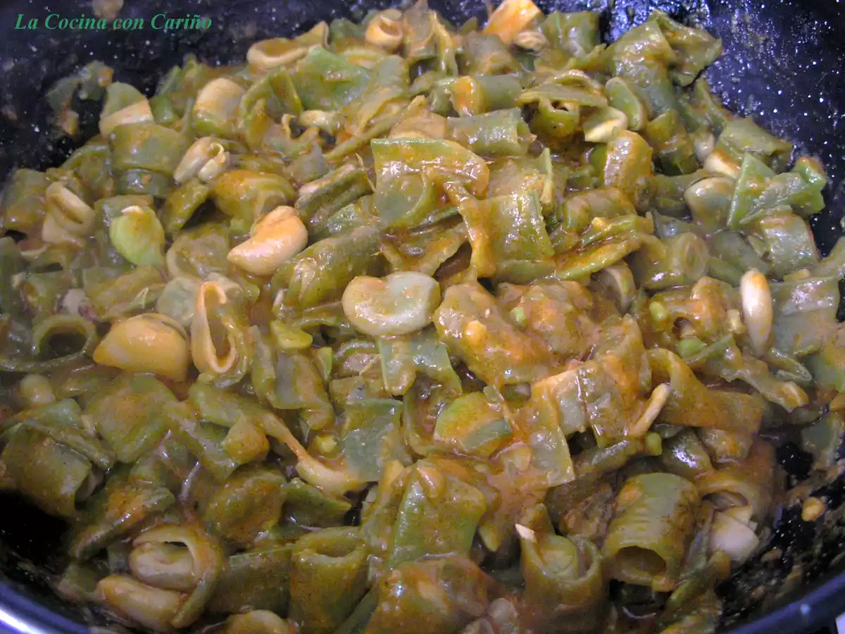 Habas tiernas esparragás con huevos rotos - foto 6