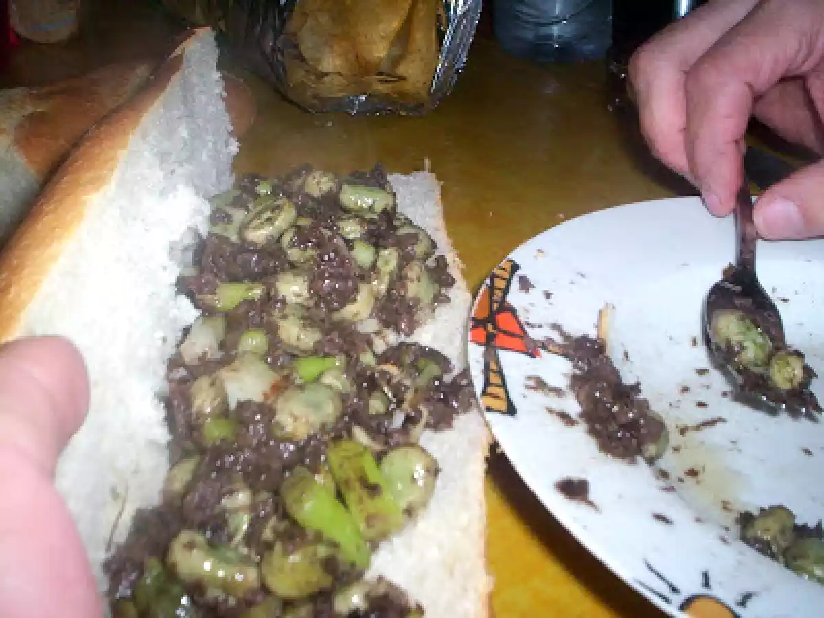 HABITAS Y AJETES CON BOTIFARRA NEGRA