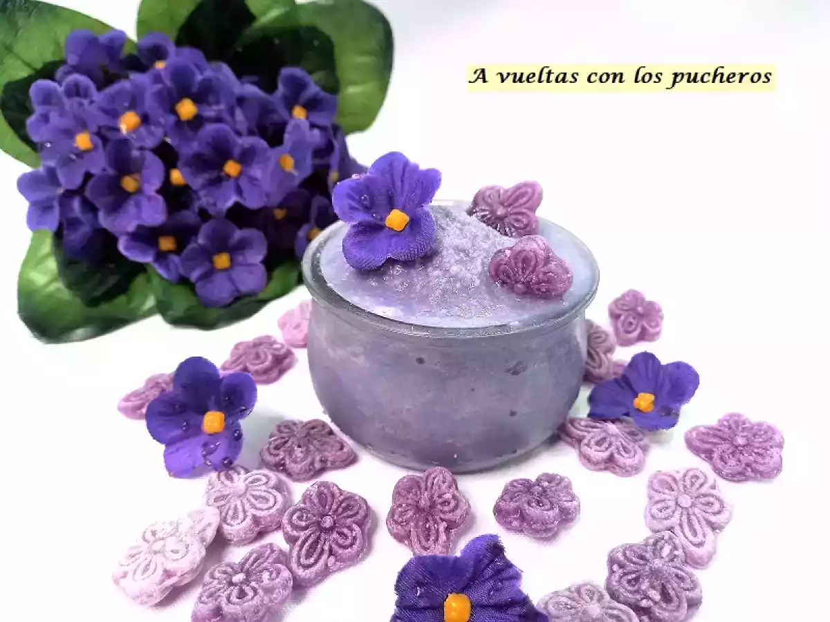 Helado de caramelos de violeta
