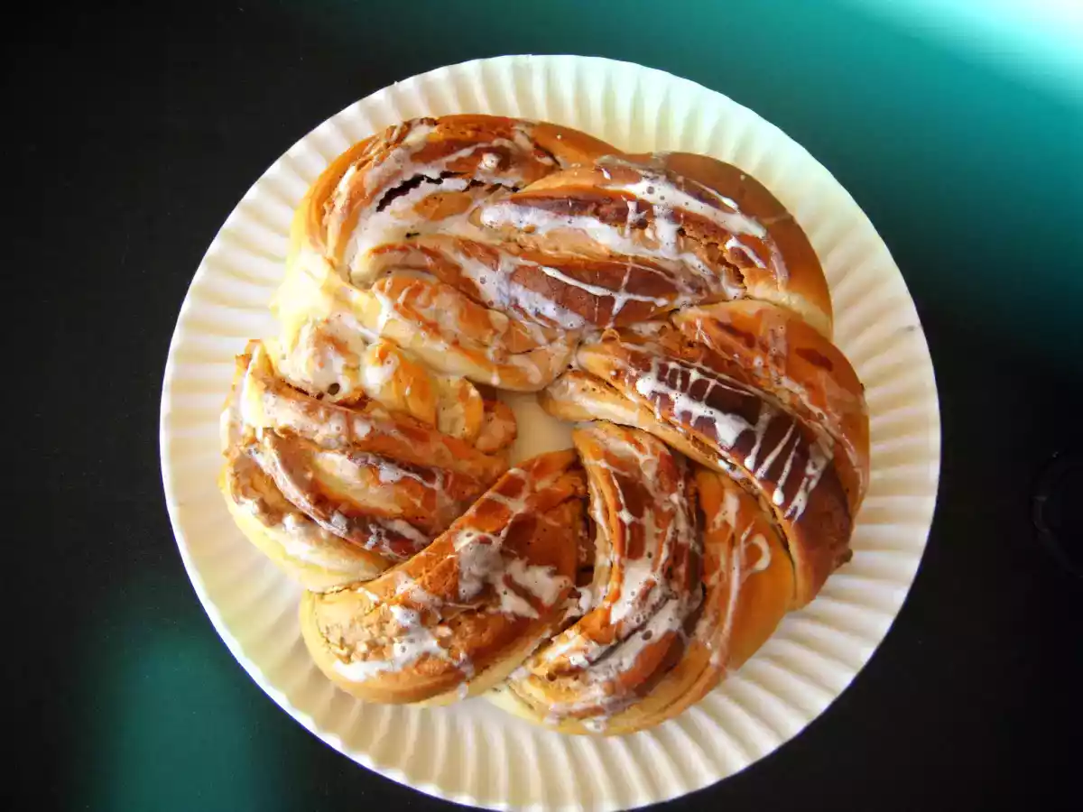 Kringle con crema de turrón y almendra crocanti