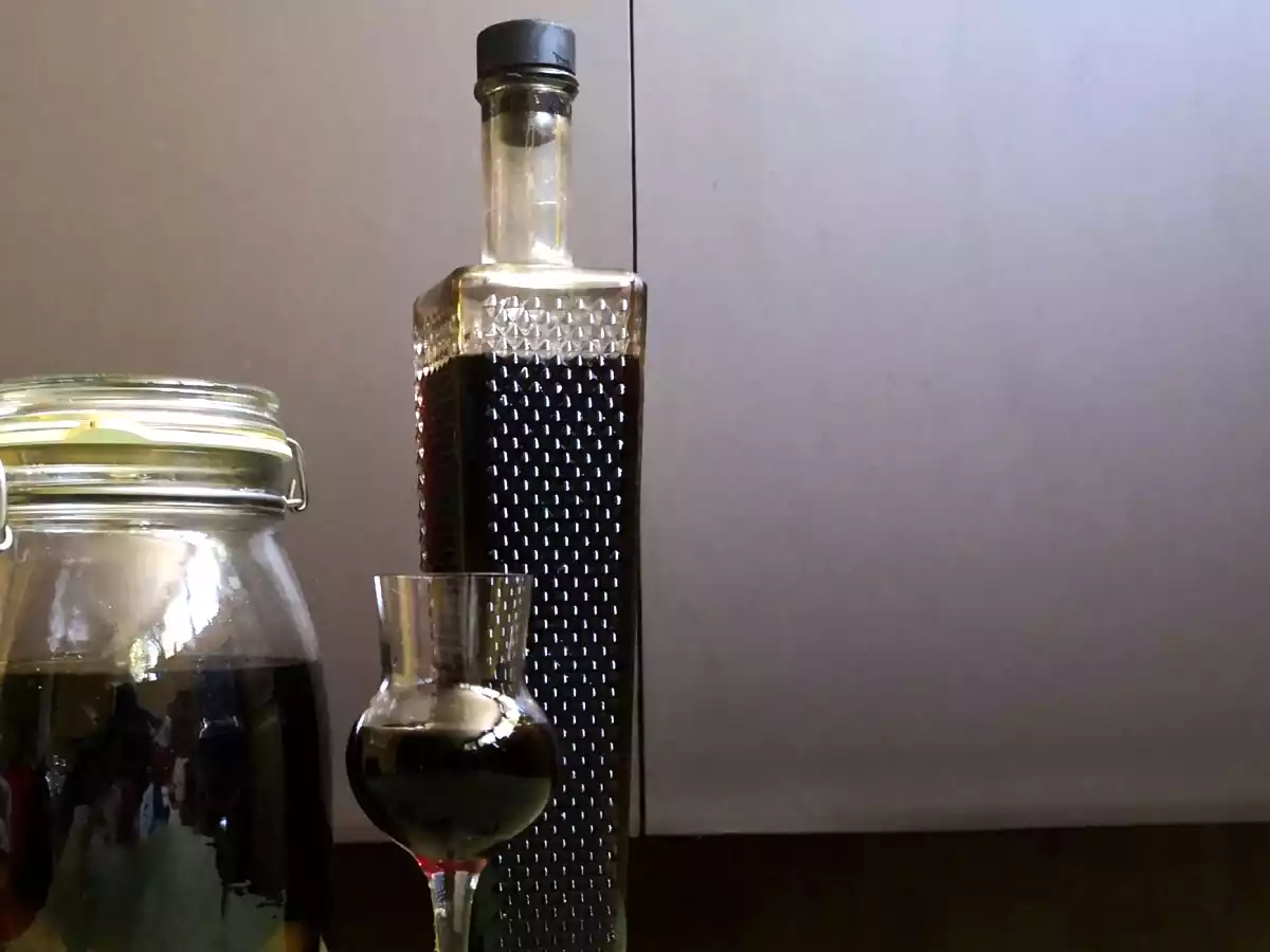 Licor tradicional italiano a base de nuez: Nocino - foto 6