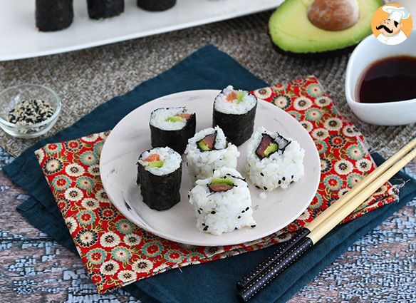 Makis de salmón ahumado y aguacate. sushi - Receta Petitchef