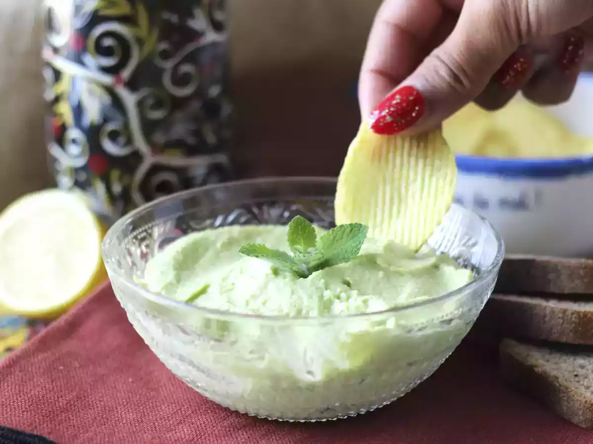 Mayonesa cremosa de aguacate con huevo duro – sin huevo crudo