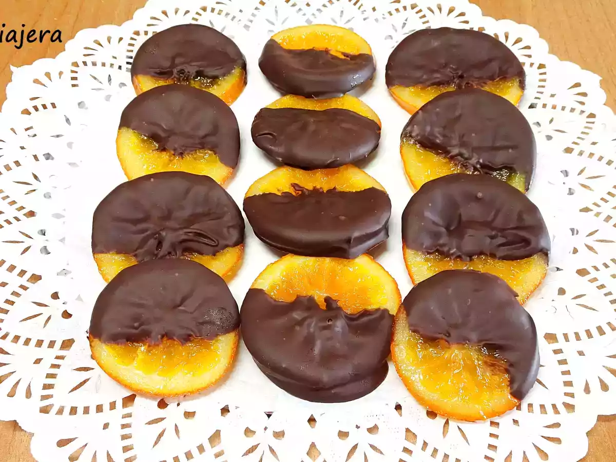 Naranjas confitadas con chocolate negro