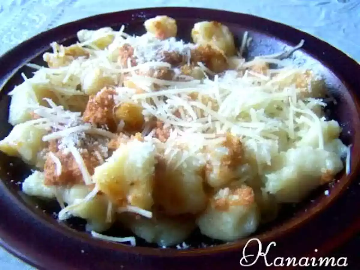 Ñoquis de papa al pesto rosso