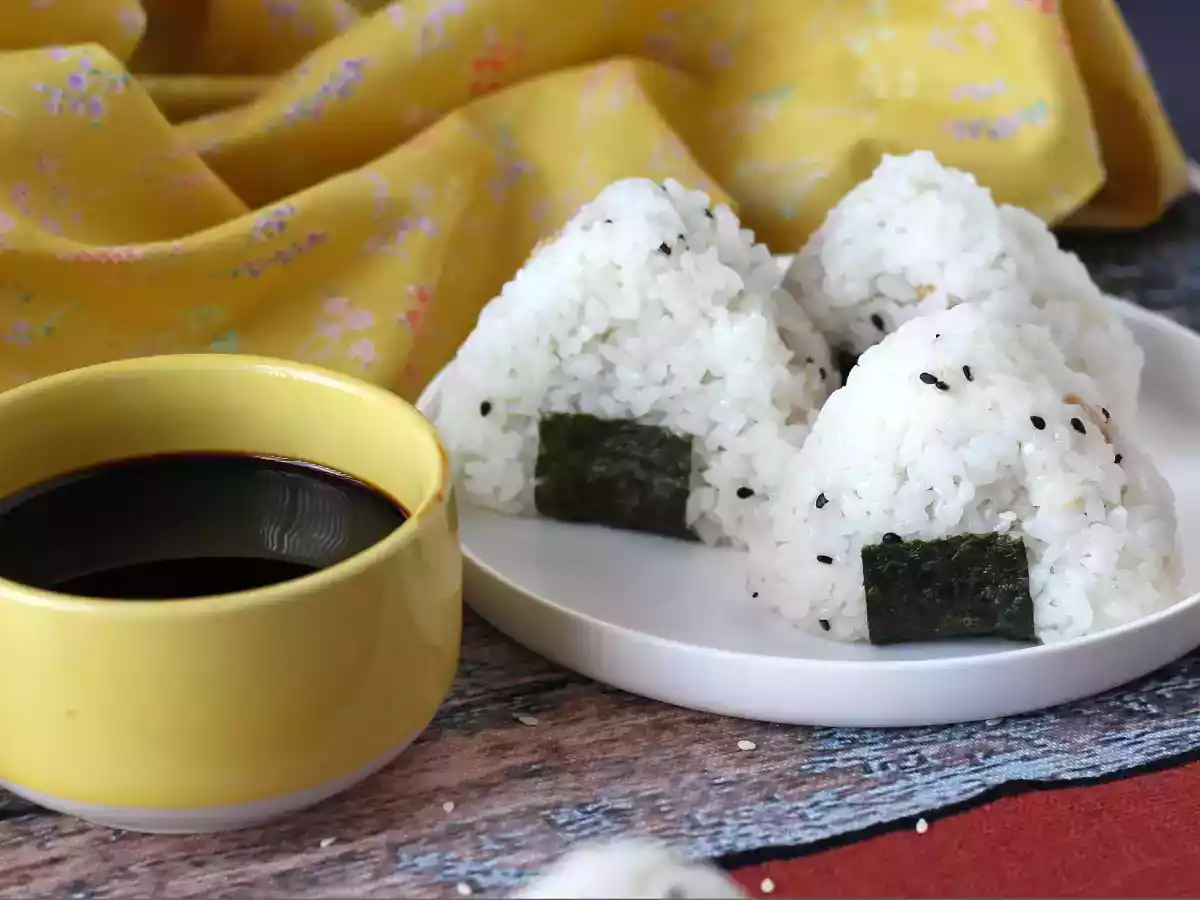 Onigiri de atún, el pequeño sándwich de arroz japonés - おにぎり - foto 3