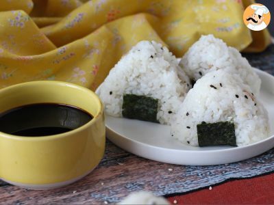 Onigiri de atún, el pequeño sándwich de arroz japonés - おにぎり, foto 2